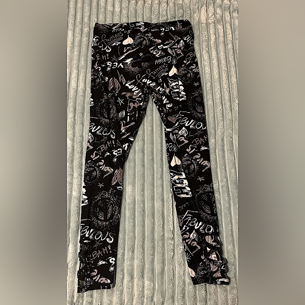 No Boundaries Graffiti Black & White Leggings